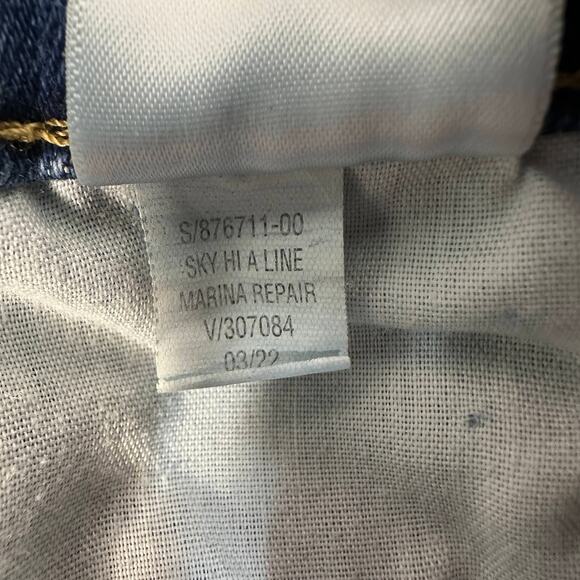 Old Navy Sky Hi A-Line Cut-Off Short WMNS 8 Blue High Rise Distressed Button Fly - Picture 6 of 7